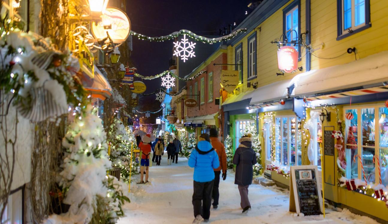 An outdoor Quebec City market on a wintery night