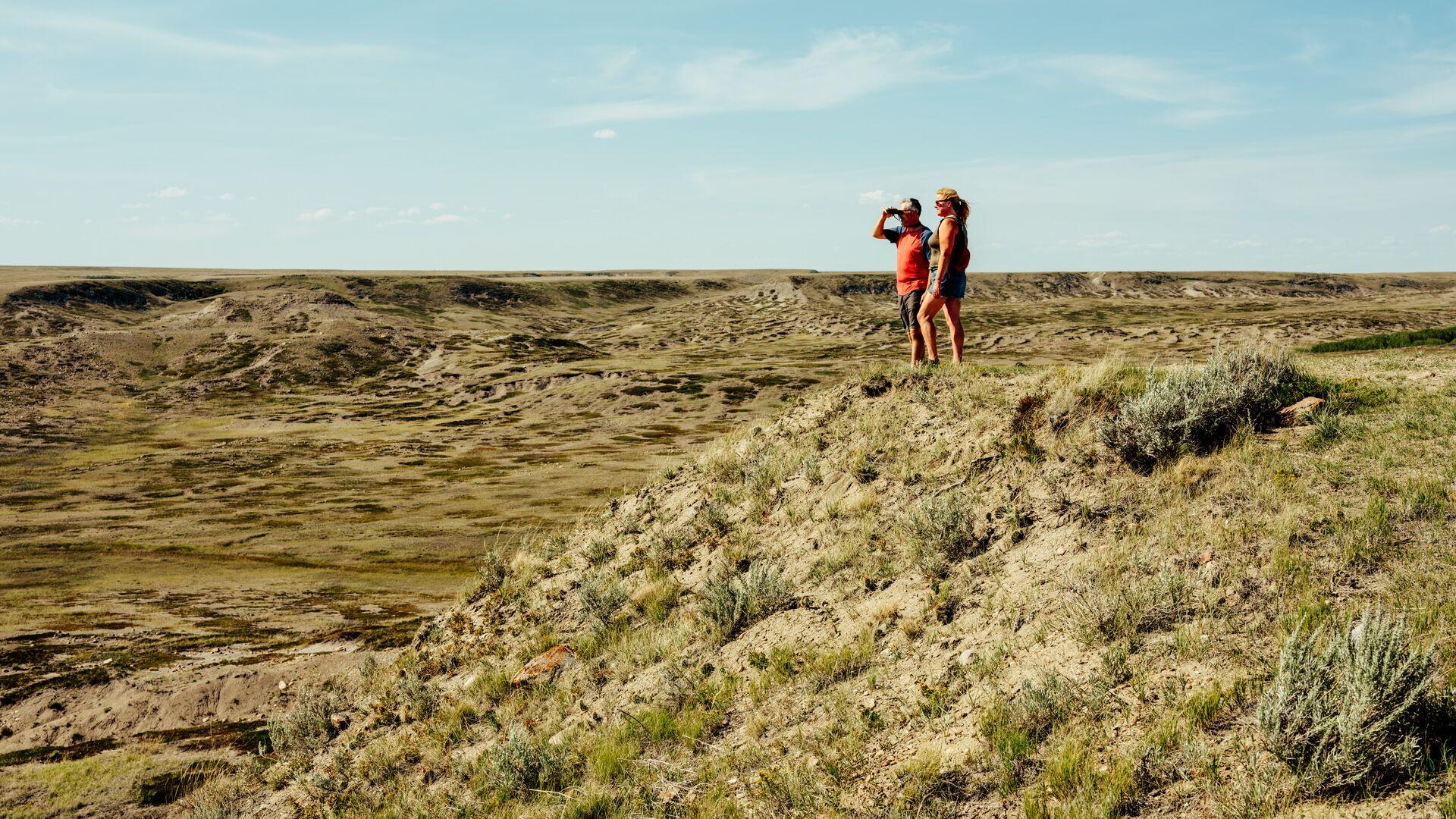 Two travellers in Grasslands National Park in Saskatchewan