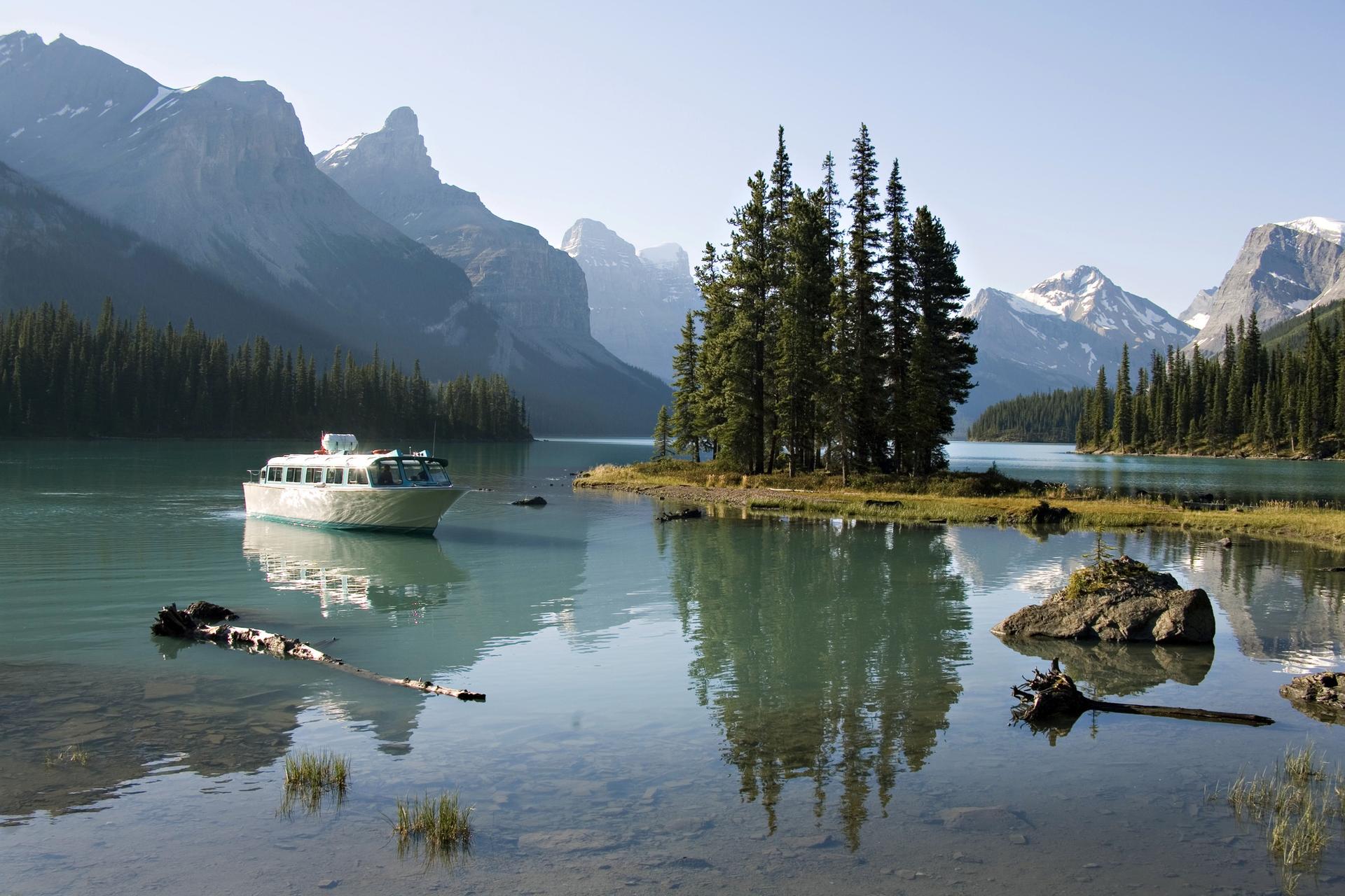 Spirit Island, Maligne Lake - Credit: Jasper Tourism